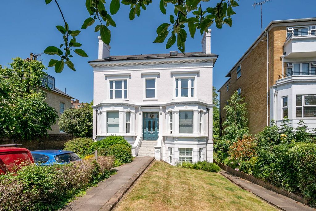 Property photo 2 of 12