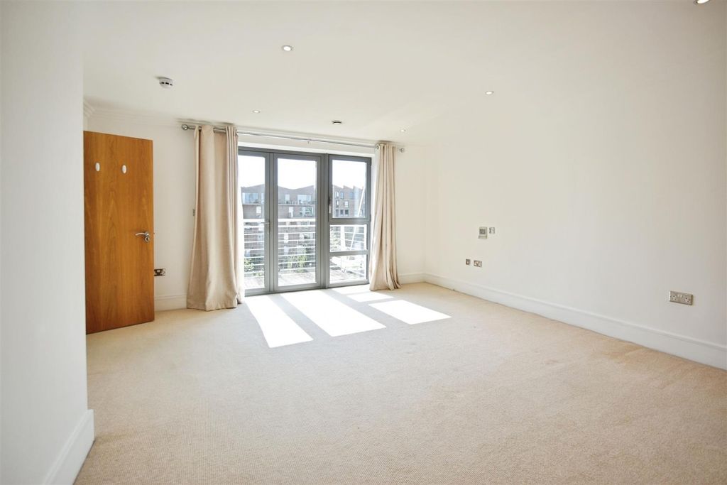 Additional image 7 of 3 bed flat for saleAdams Quarter, The Island TW8