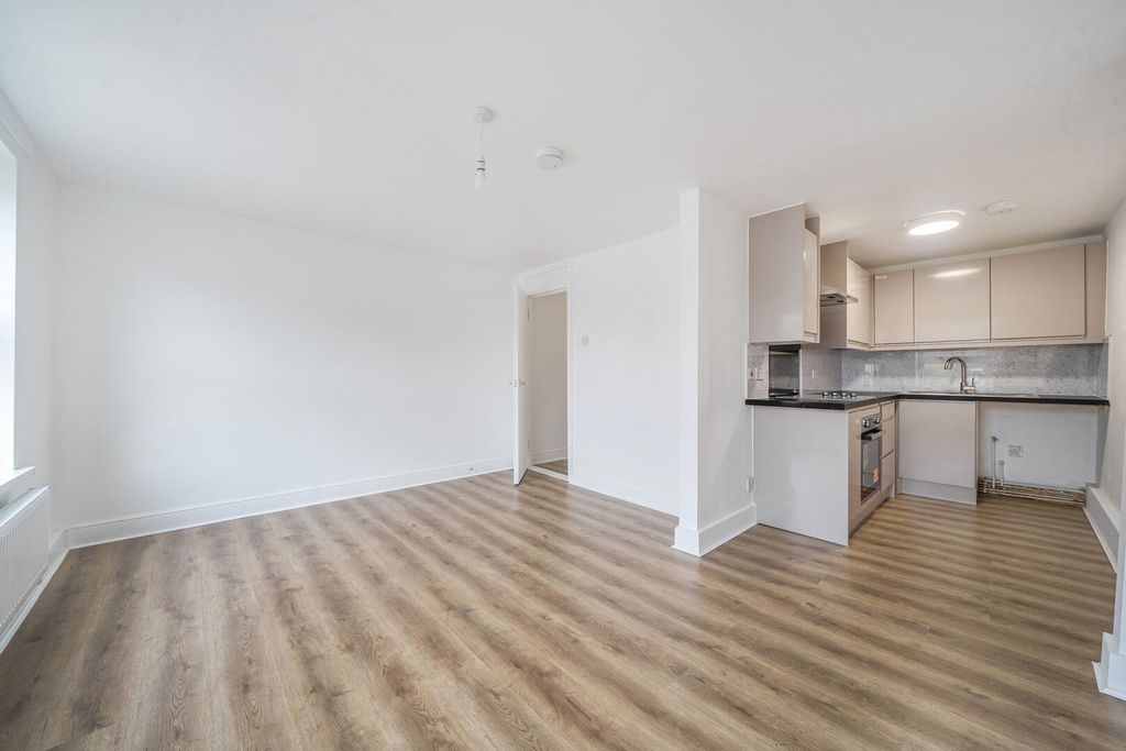 Property photo 3 of 17 Kitchen