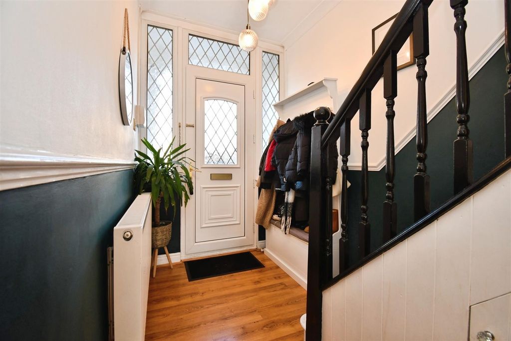 Property photo 3 of 15 Hall