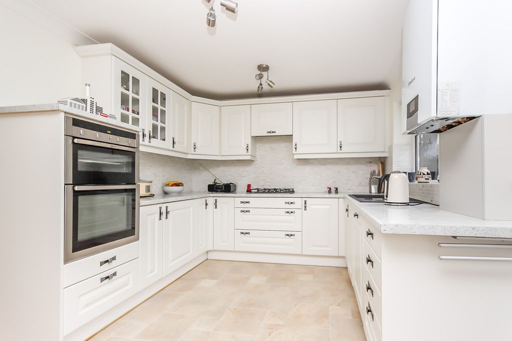 Property photo 2 of 22 Kitchen