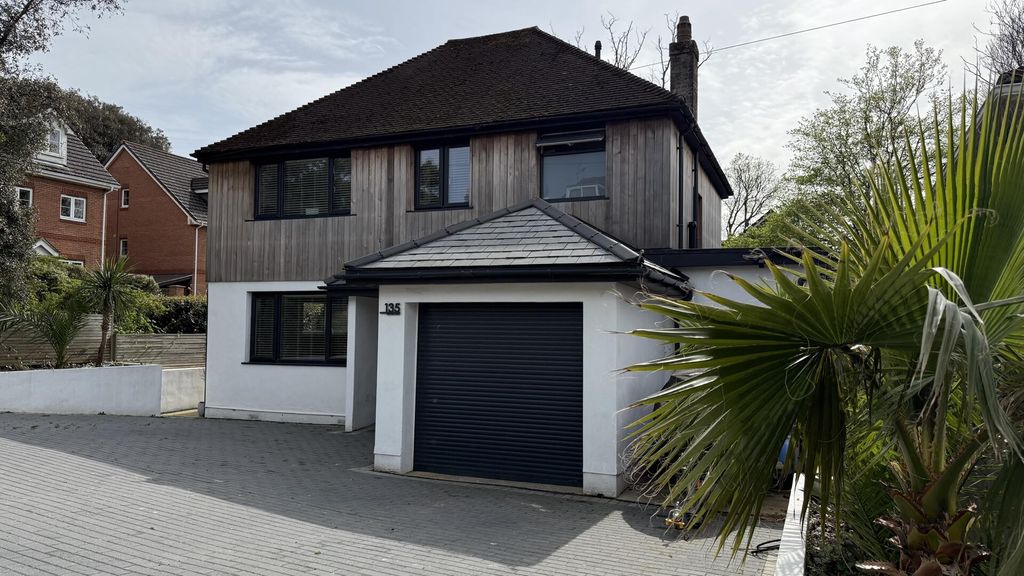 Property photo 2 of 32 Front (Exterior)