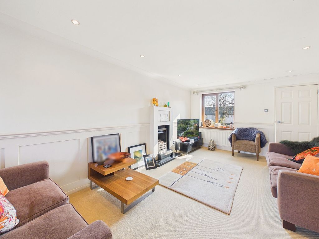 Property photo 2 of 14 Lounge