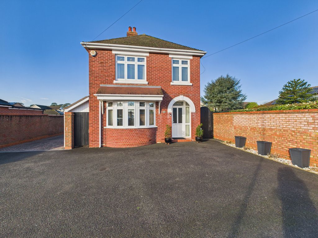 Property photo 1 of 15 3Â Bedroom Detached House For Sale