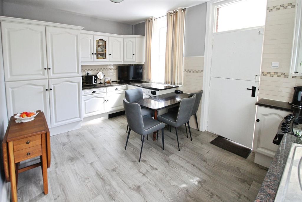Property photo 3 of 19 Dining Kitchen