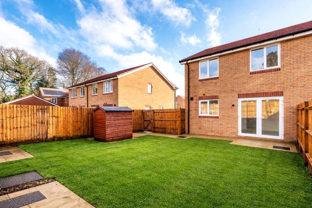 Property photo 2 of 25 Picture No. 11