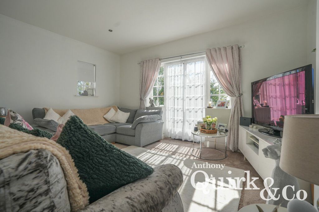 Property photo 2 of 13