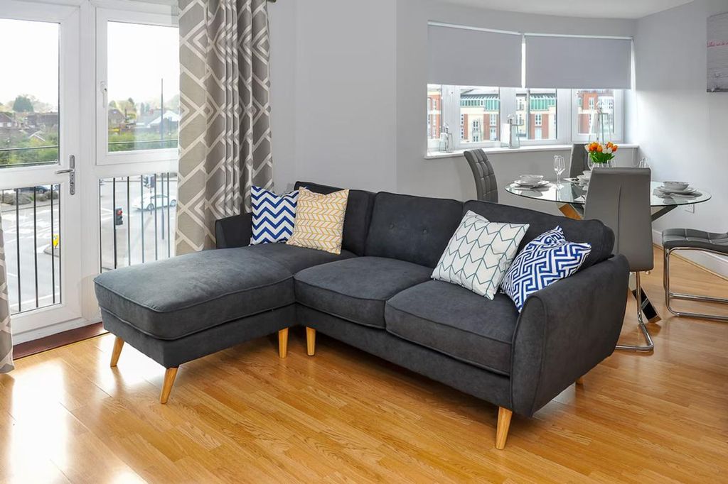 Property photo 1 of 75 Living Room