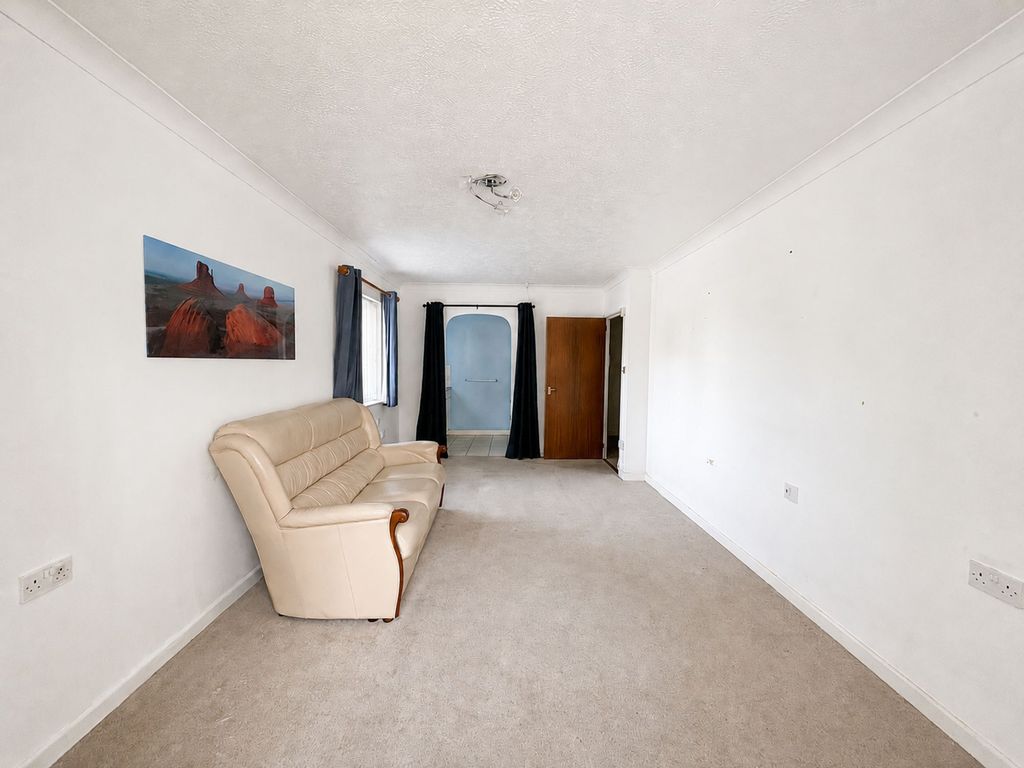 Property photo 3 of 7 Lounge