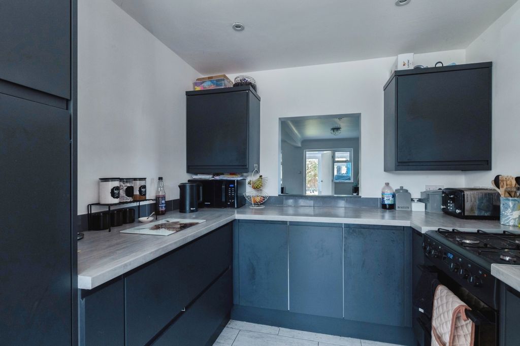 Additional image 8 of 3 bed semi-detached house for saleBronte Avenue, Christchurch BH23