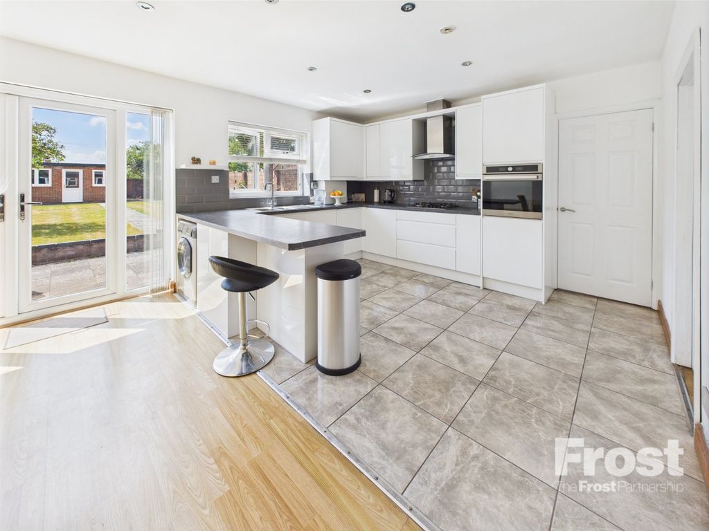 Property photo 3 of 15 Kitchen