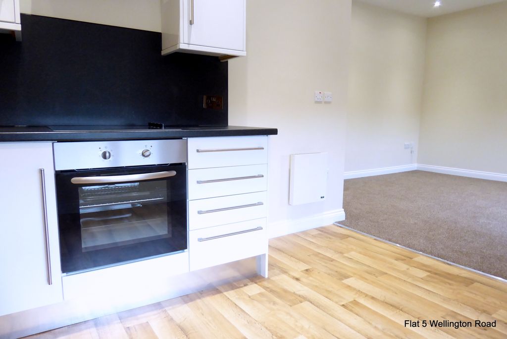 Property photo 3 of 9 Kitchen