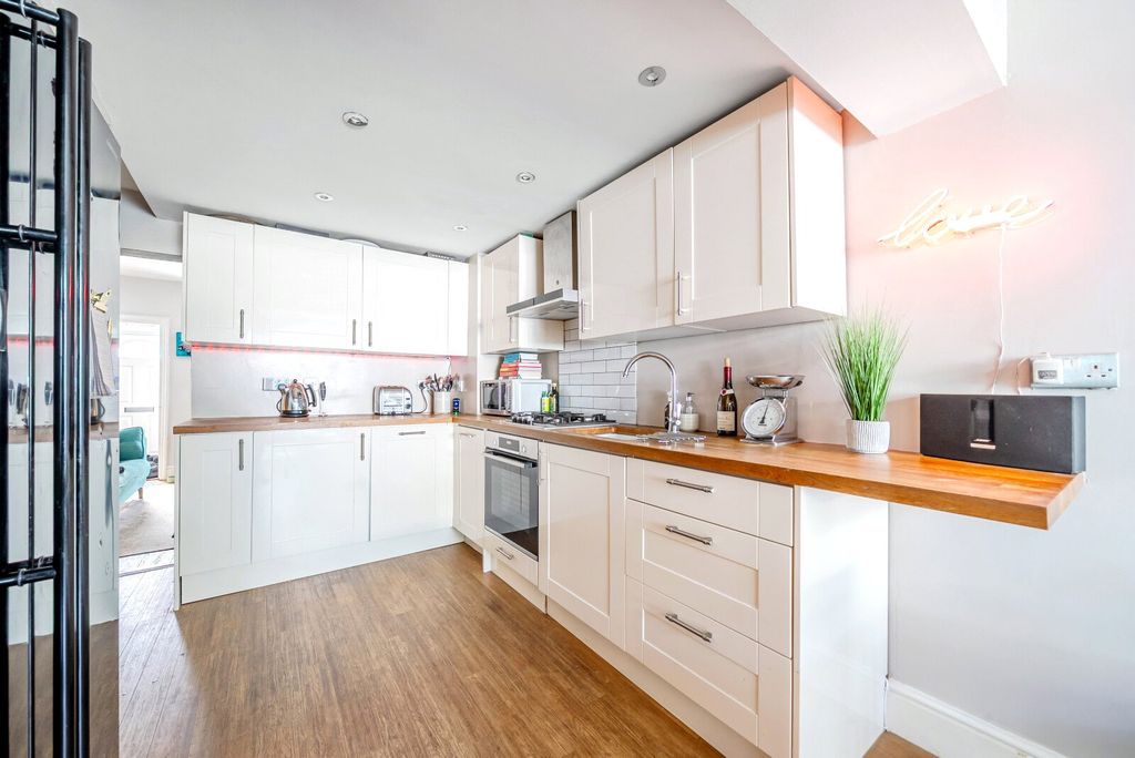 Property photo 3 of 13 Kitchen