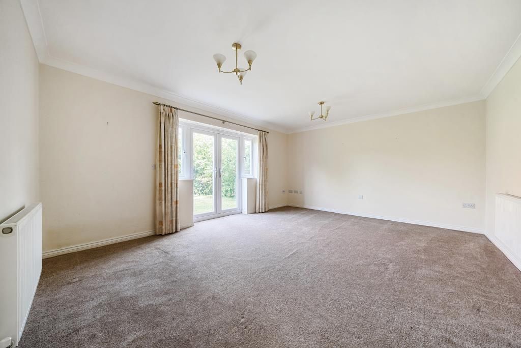 Property photo 2 of 22 Living Room