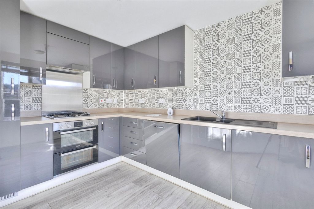 Property photo 2 of 20 Kitchen