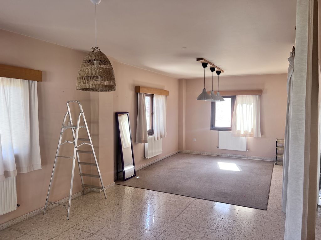 Property photo 3 of 36