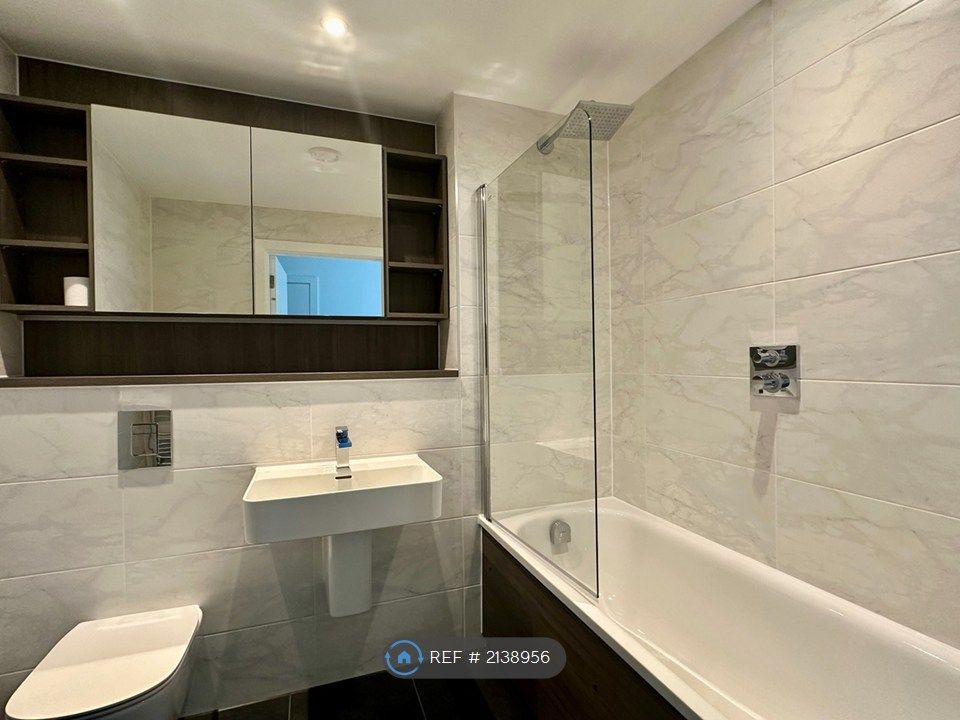 Property photo 3 of 16 Bathroom
