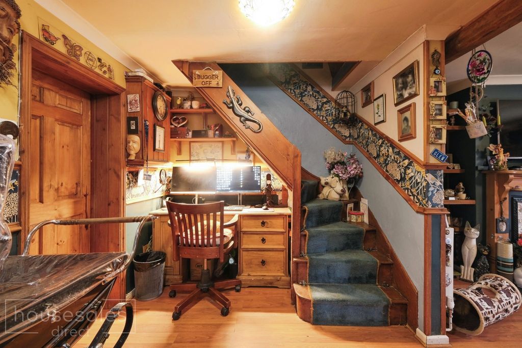 Property photo 3 of 12