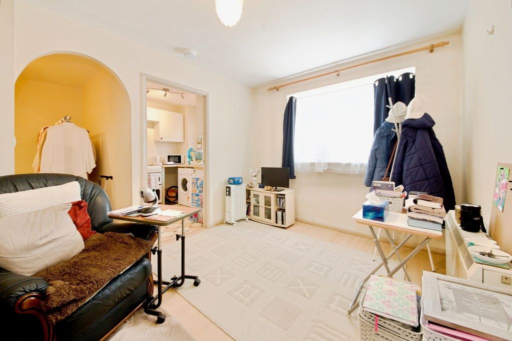 Property photo 3 of 6