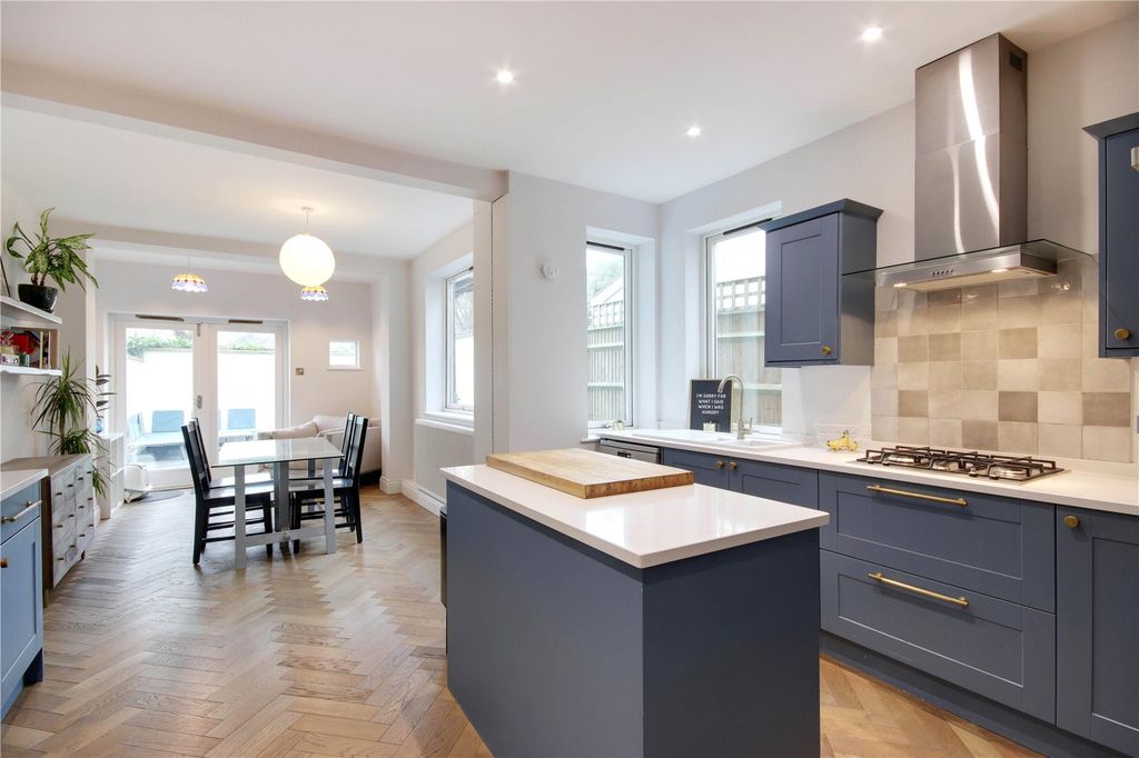 Property photo 2 of 14 Kitchen