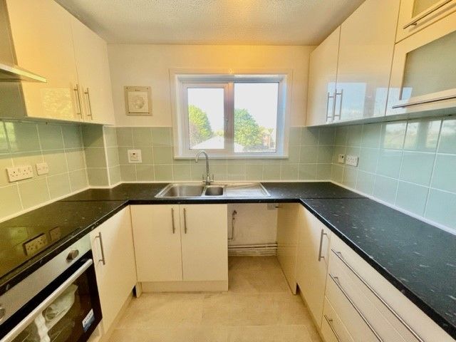 Property photo 2 of 7 Kitchen