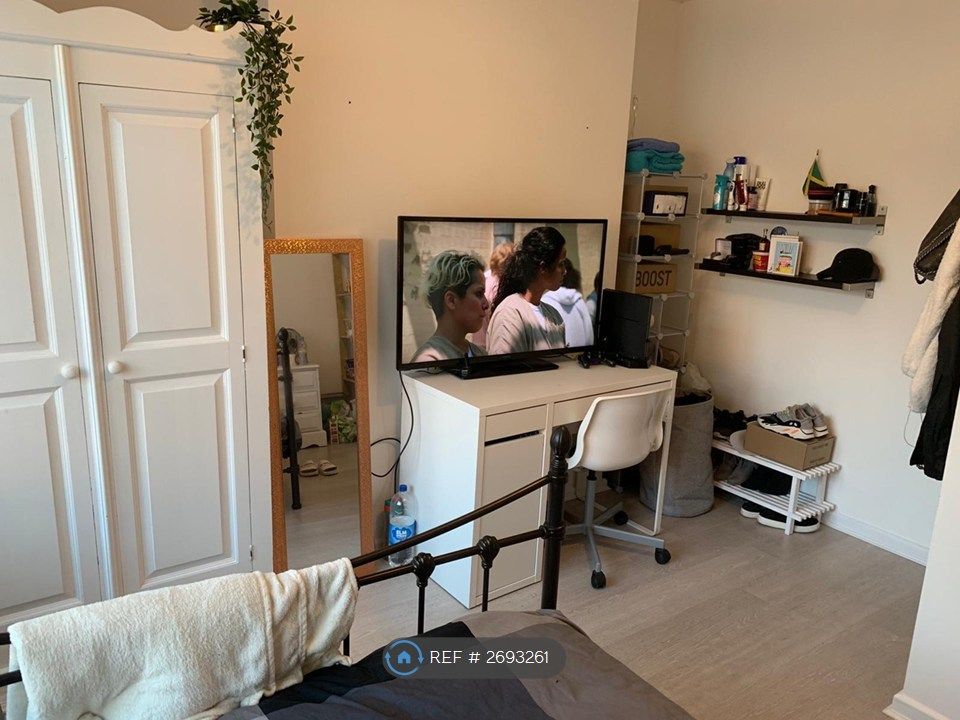 Property photo 2 of 11 Bedroom 1