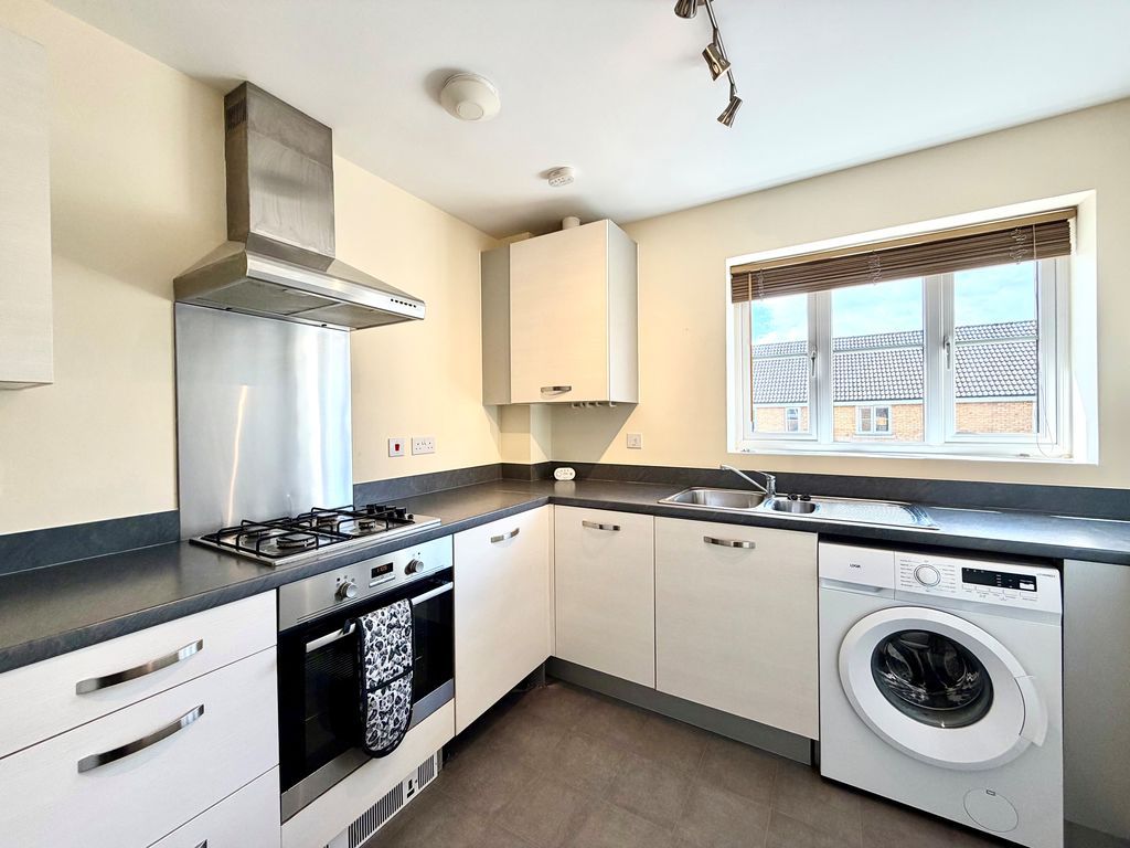 Property photo 2 of 10 Kitchen