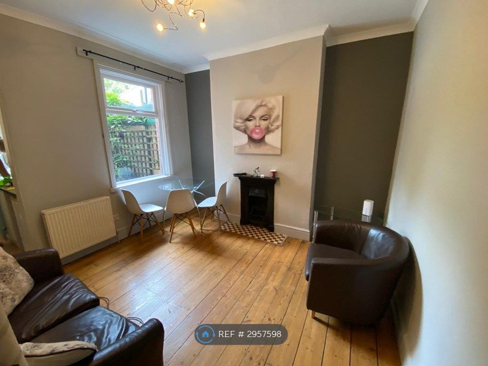Property photo 2 of 8