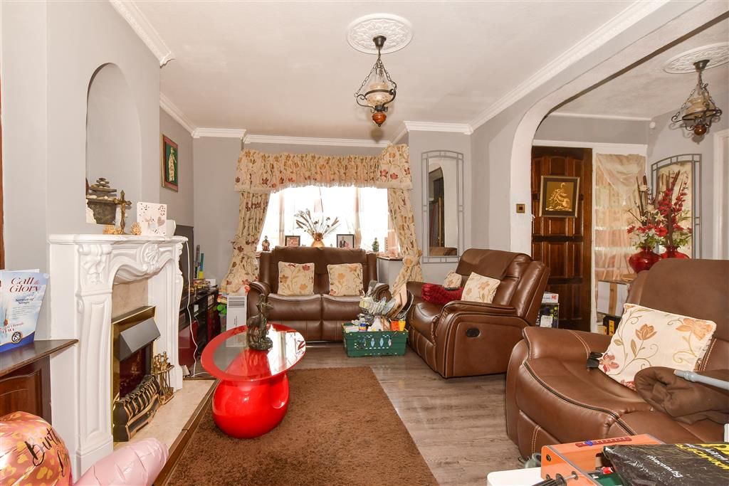 Property photo 3 of 12 Lounge