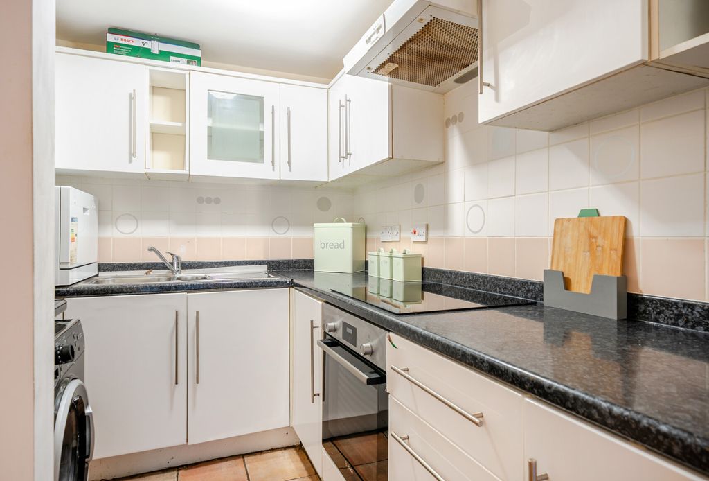 Property photo 3 of 14 1355549-10-68Caa6...