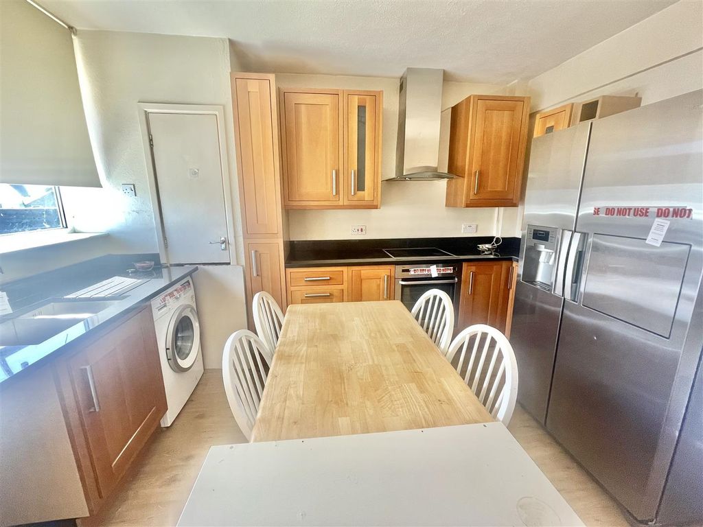 Property photo 3 of 8 Kitchen.Jpg