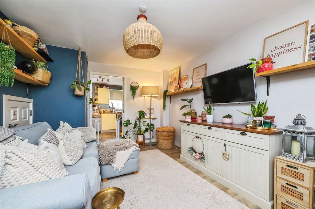 Property photo 2 of 37 Picture No. 17