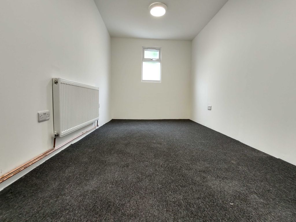 Property photo 1 of 8 2-Bedroom Flat To Let