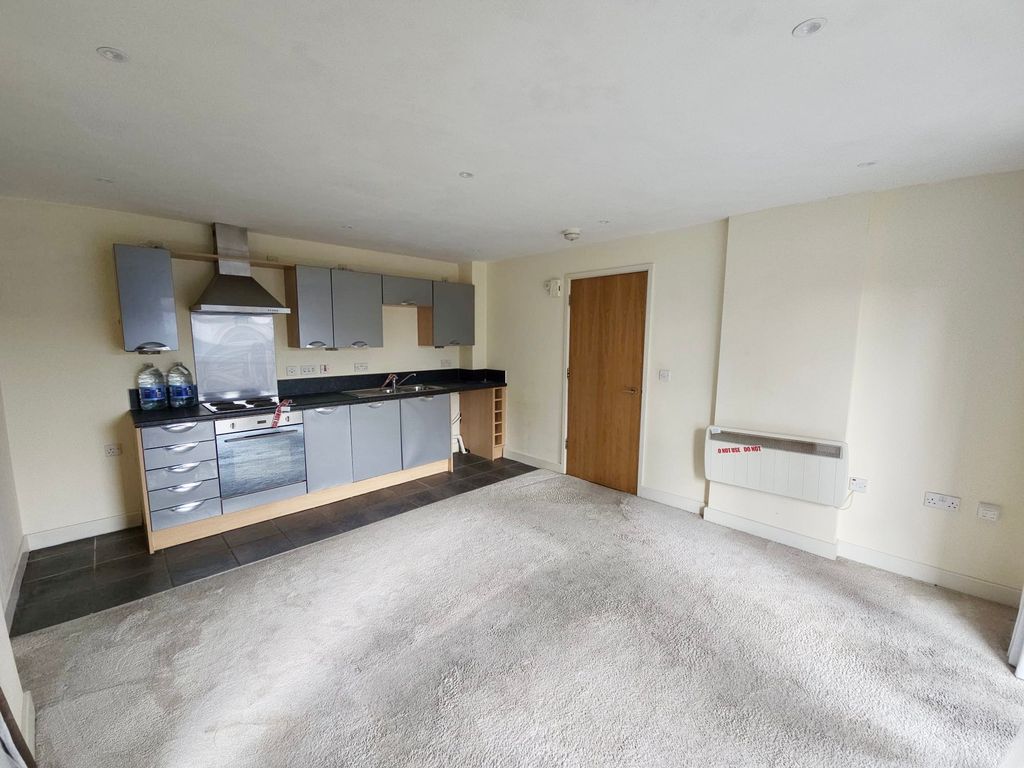 Property photo 3 of 6