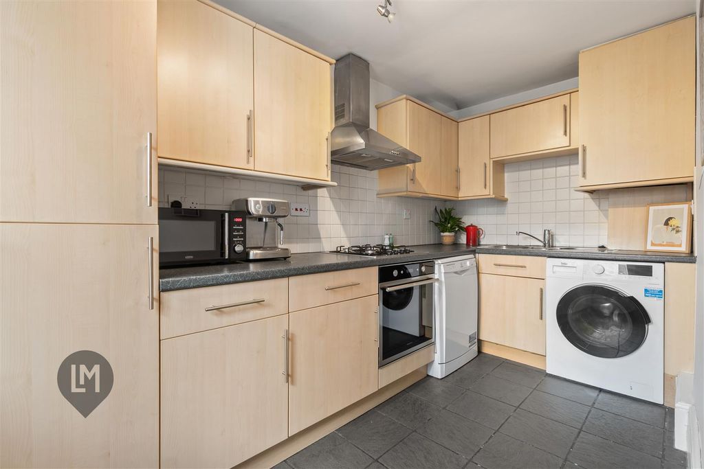 Property photo 3 of 6 Kitchen