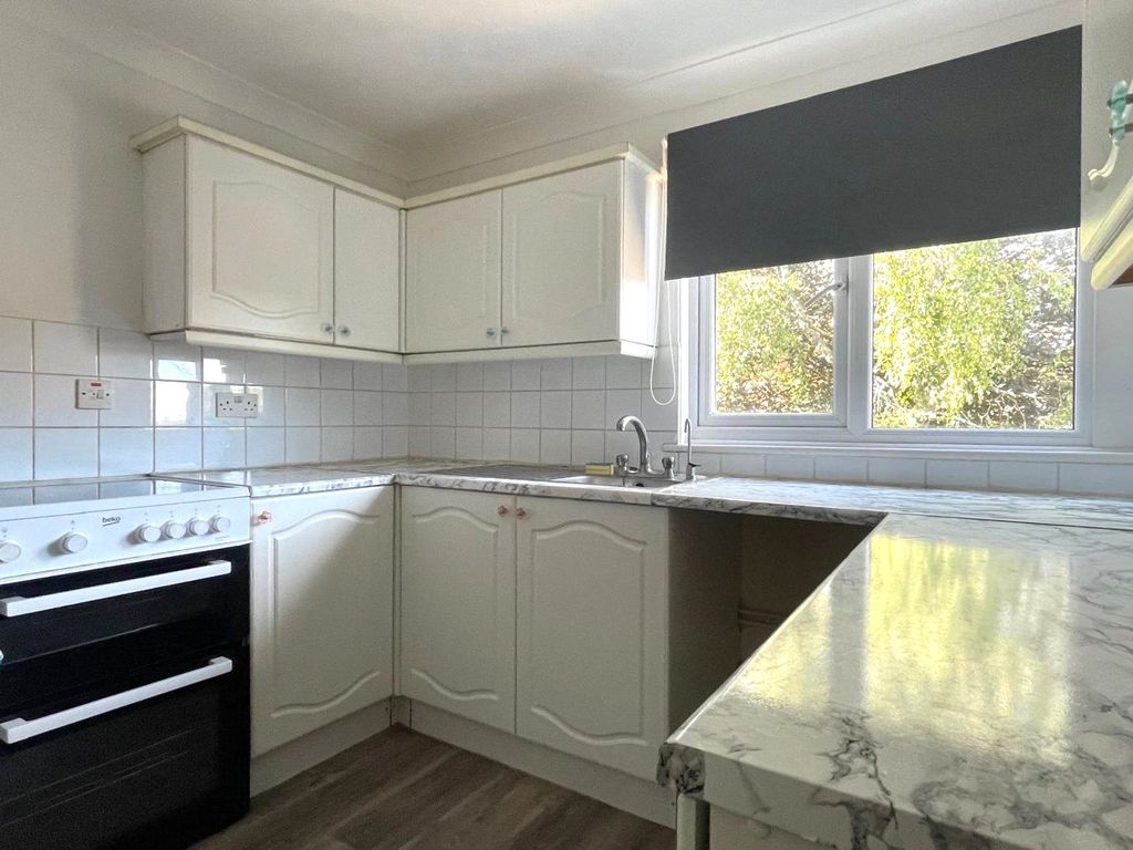 Property photo 2 of 7 Kitchen