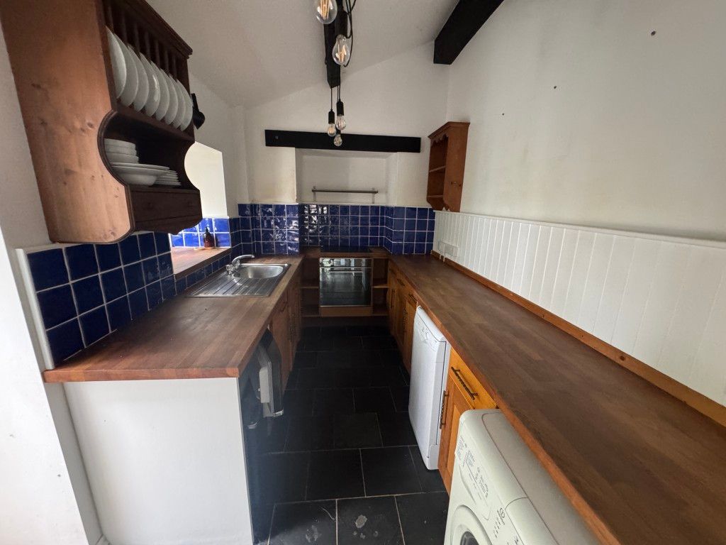 Property photo 2 of 7 Kitchen