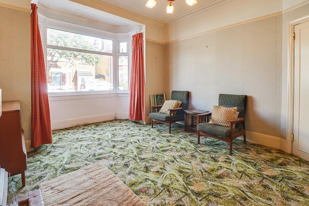 Property photo 3 of 19 Lounge