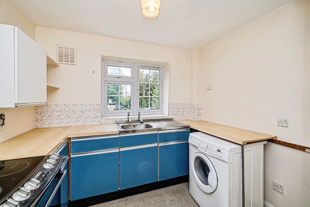 Property photo 2 of 12