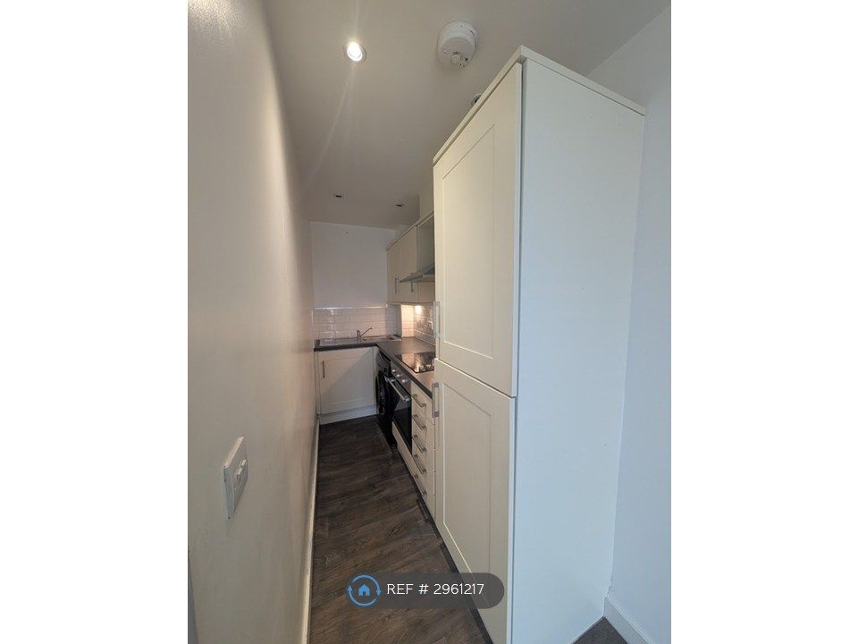 Property photo 3 of 6 Kitchen