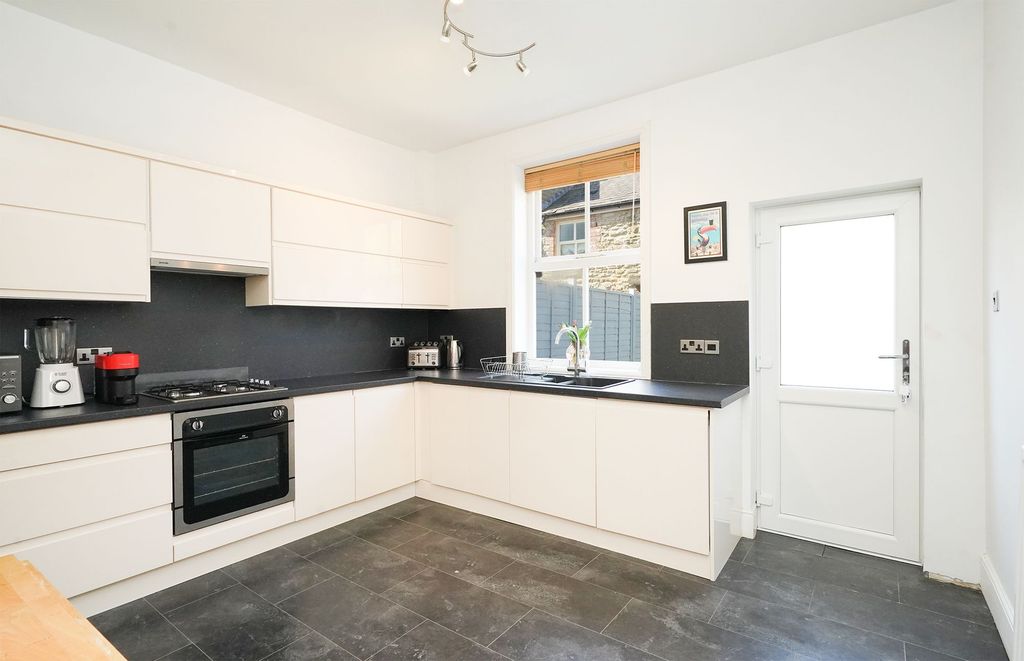 Property photo 3 of 16 Kitchen Diner