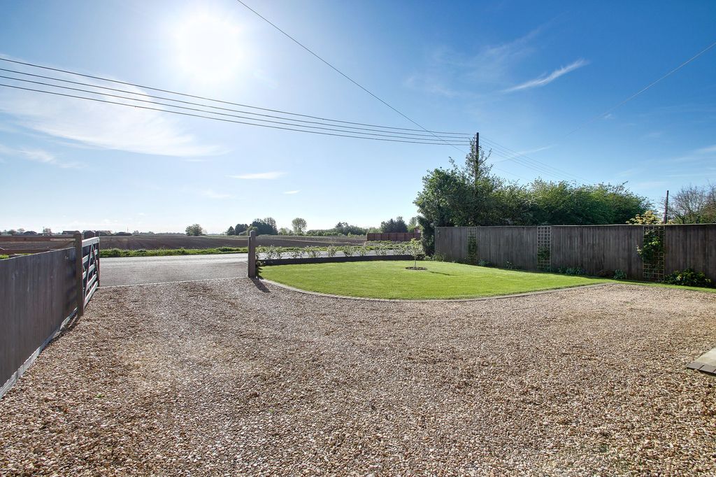 Property photo 3 of 44
