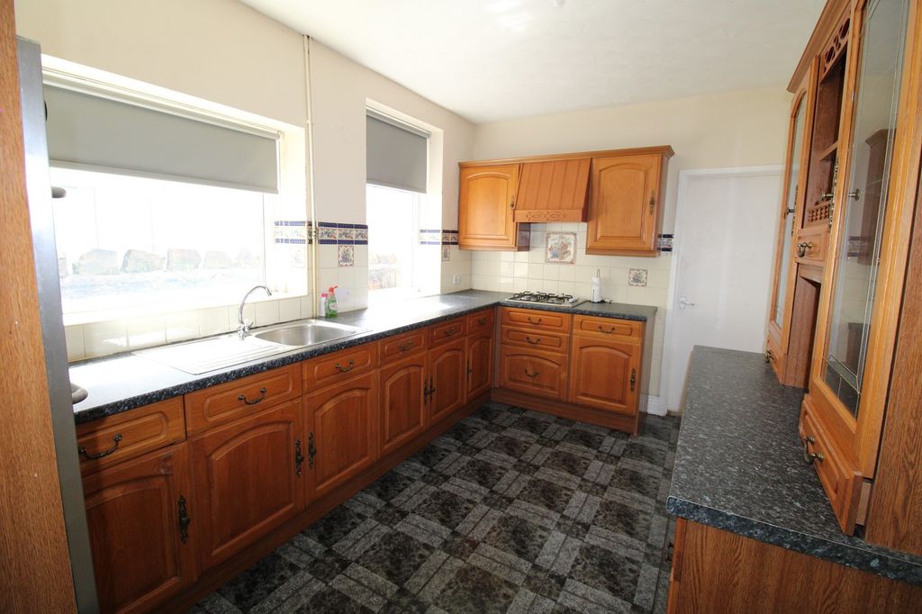 Property photo 2 of 18 Kitchen