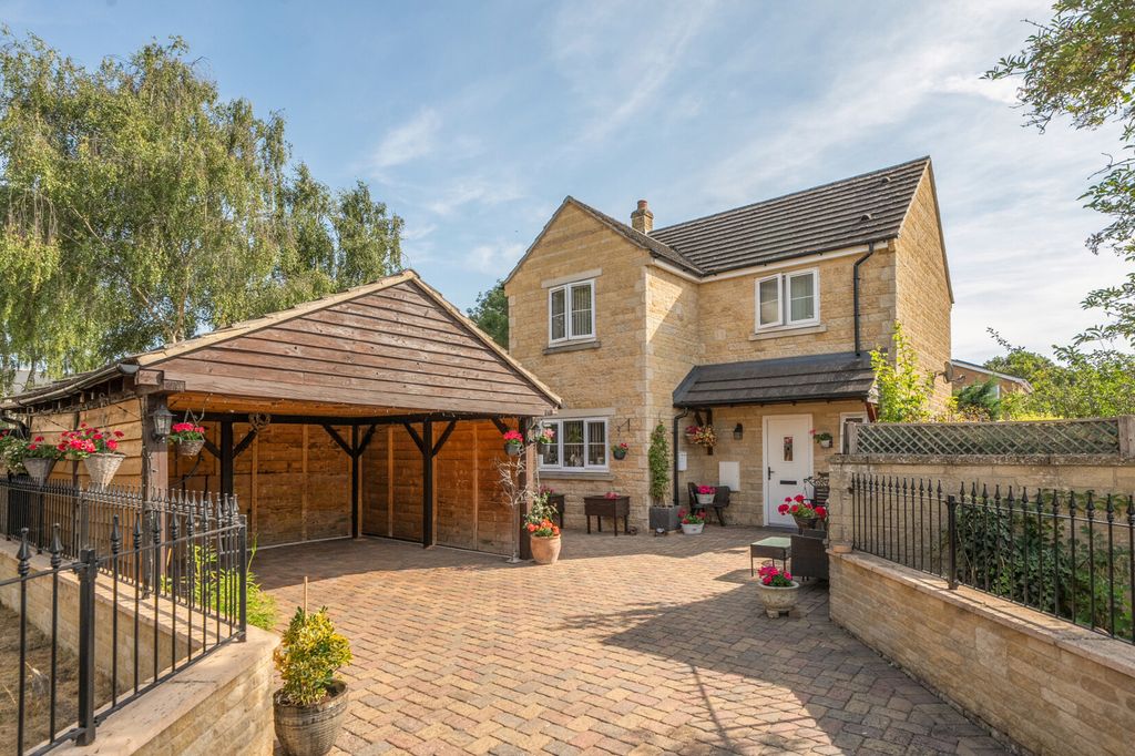 Property photo 1 of 15 External