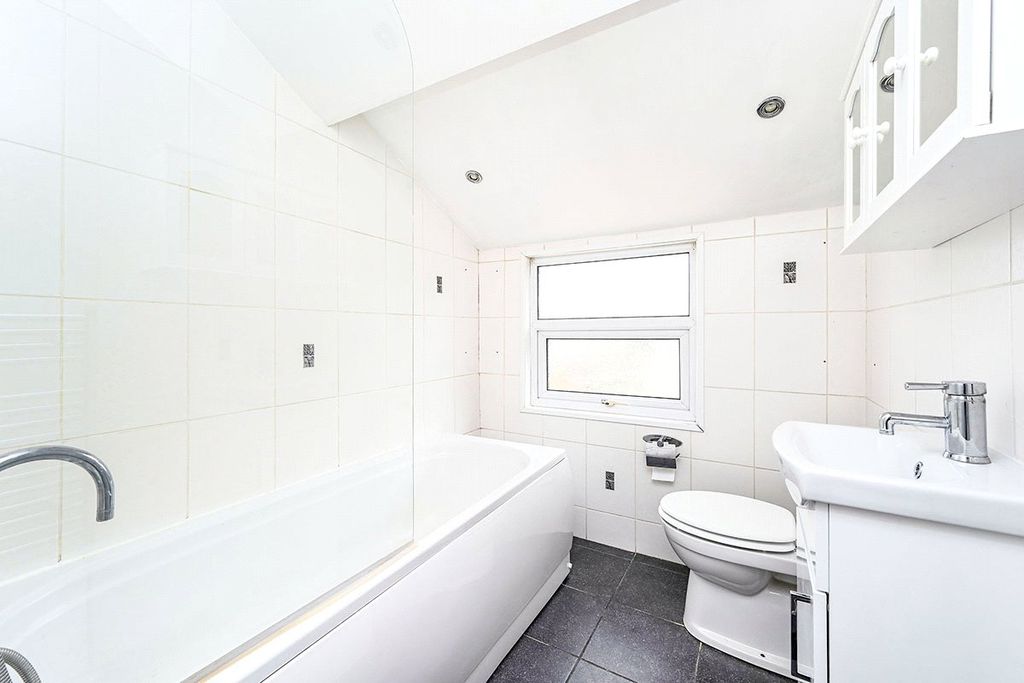 Property photo 3 of 7 Bathroom