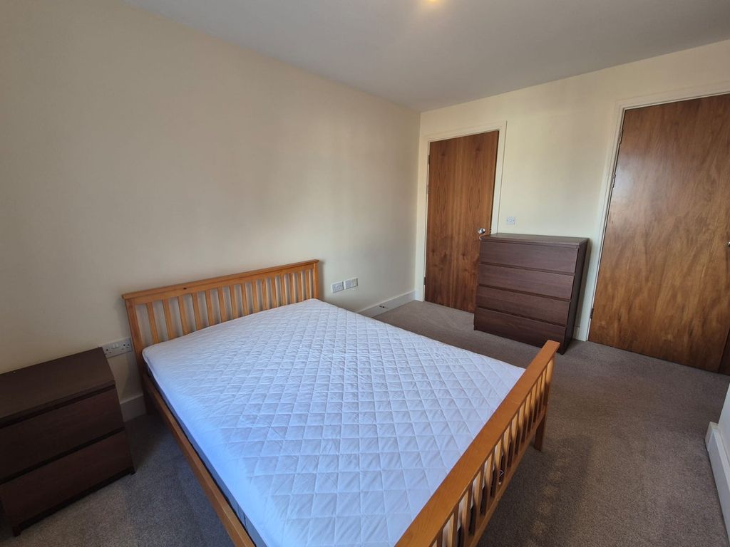 Property photo 3 of 18 Master Bedroom