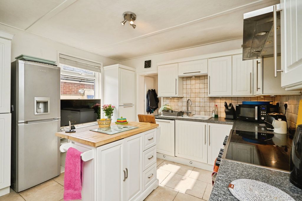 Property photo 2 of 15 Kitchen