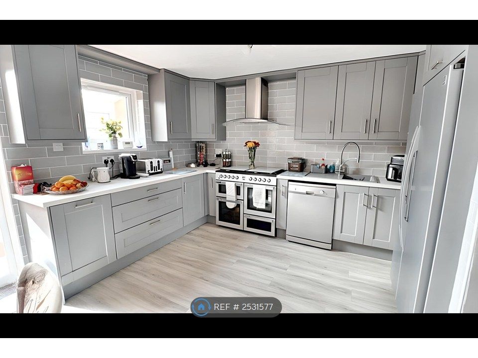Property photo 2 of 19 Kitchen 1