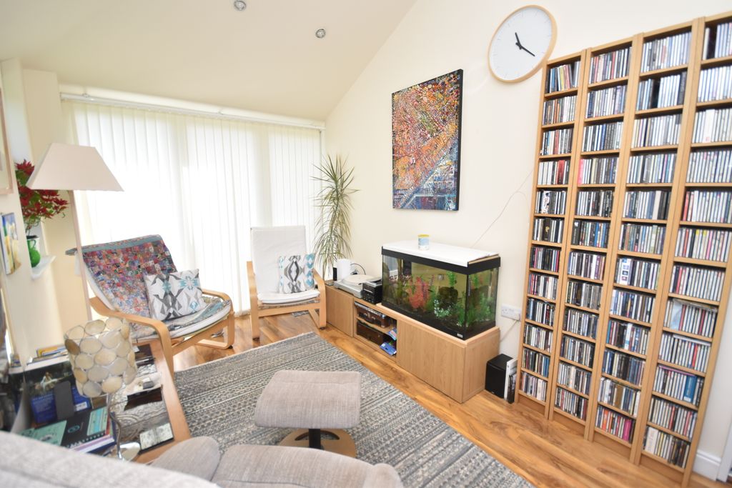 Property photo 3 of 19 Snug