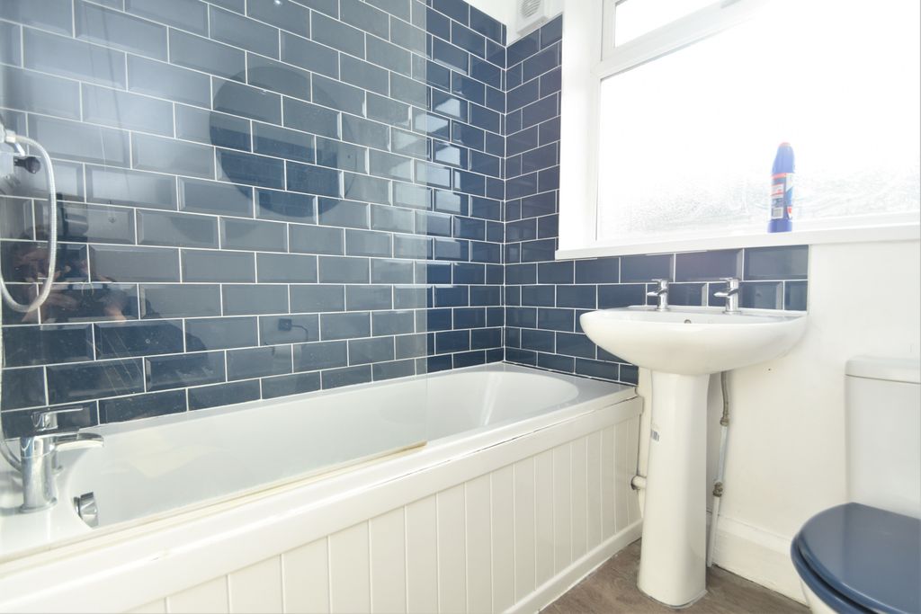 Property photo 3 of 9 Photo 03